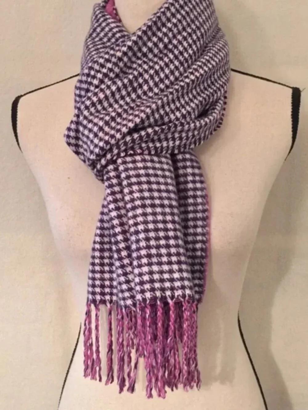 Lands' End purple, white, & magenta houndstooth oblong scarf